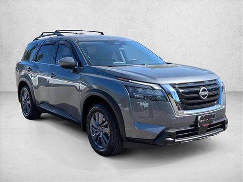 Used 2024 Nissan Pathfinder SV image 5