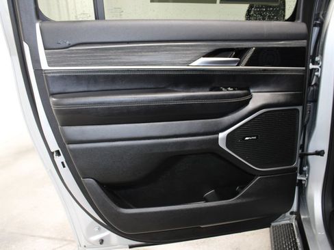 Used 2023 Jeep Wagoneer L Series III w/ Preferred Equipment Group AWD/4WD image 26
