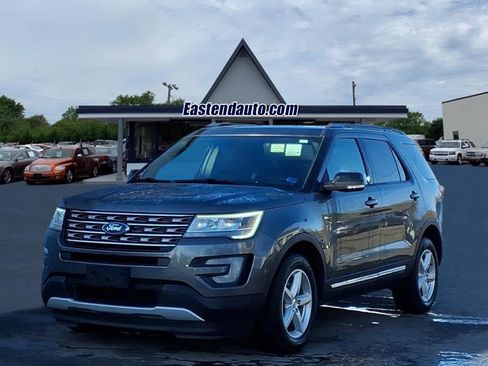 Used 2017 Ford Explorer XLT image 1