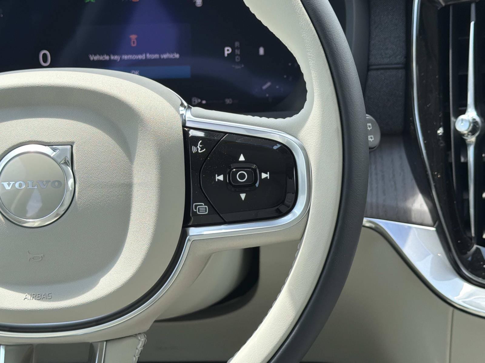 New 2027 Volvo XC90 B6 Ultra AWD/4WD image 9