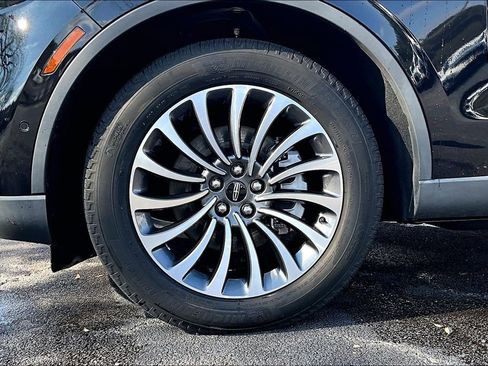 Certified 2022 Lincoln Aviator Reserve w/ Equipment Group 201A image 9