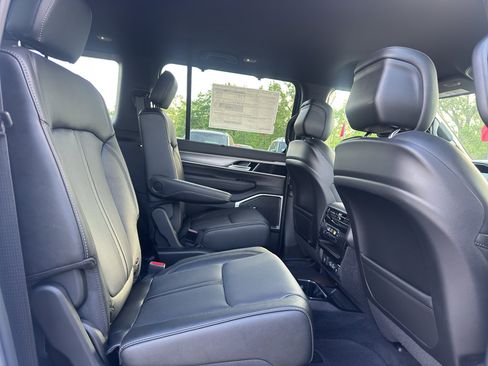 New 2026 Jeep Grand Wagoneer Limited w/ Convenience Group I image 18