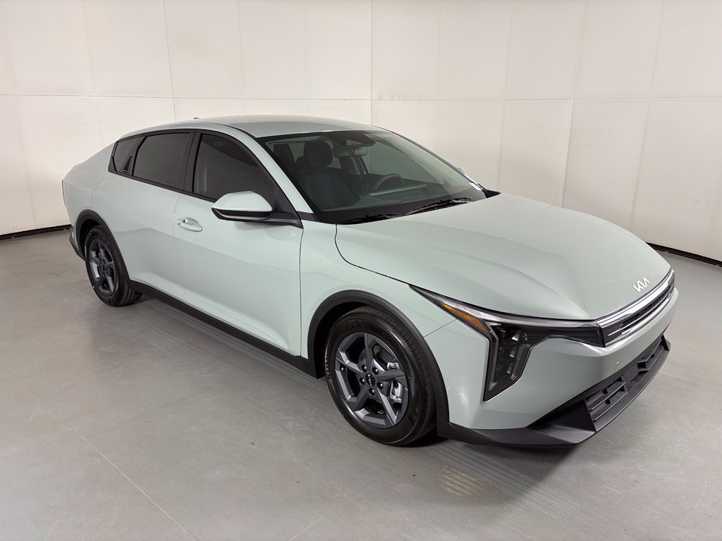 New 2026 Kia K4 FWD image 2