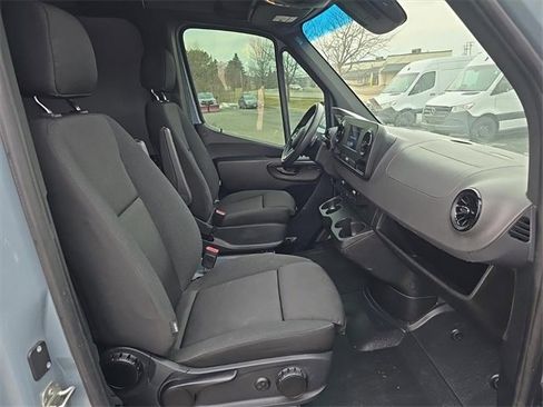 Used 2023 Mercedes-Benz Sprinter 2500 image 7