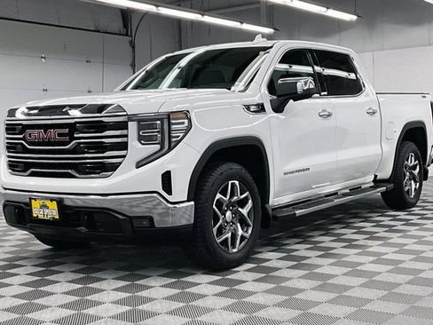 Used 2024 GMC Sierra 1500 SLT w/ SLT Convenience Package AWD/4WD image 13
