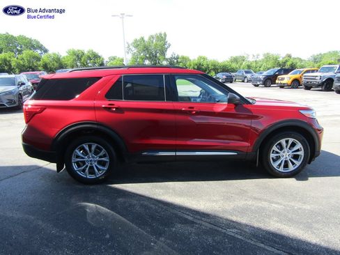Certified 2024 Ford Explorer XLT w/ Equipment Group 202A AWD/4WD image 9