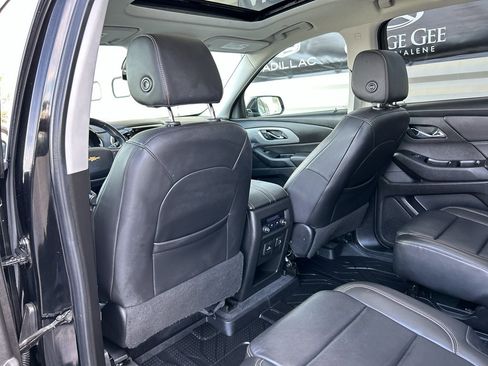 Used 2020 Chevrolet Traverse LT w/ LT Premium Package image 12