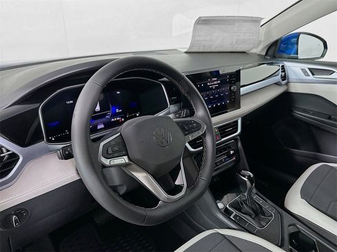 Used 2025 Volkswagen Taos SE image 28