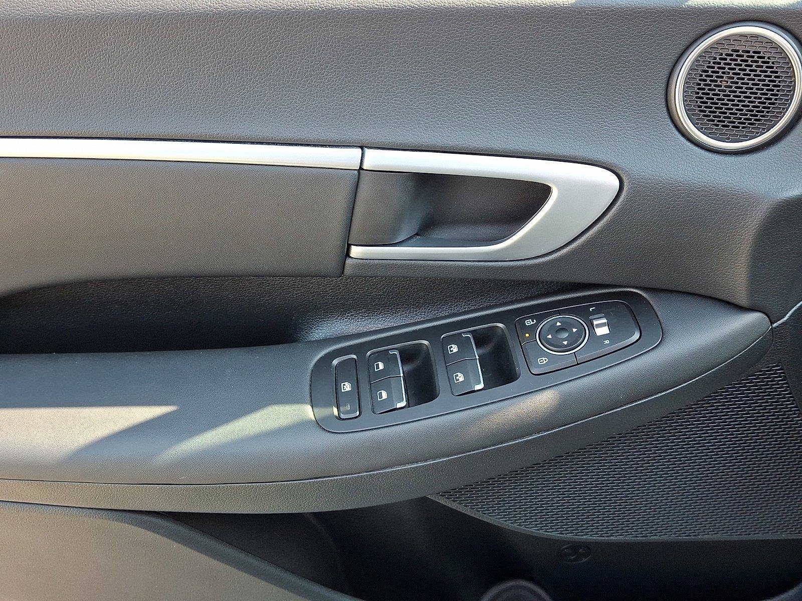 Used 2025 Hyundai Sonata SEL FWD image 12