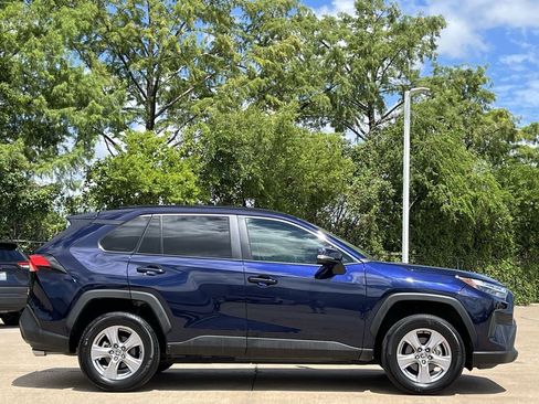 Used 2025 Toyota RAV4 XLE AWD/4WD image 3