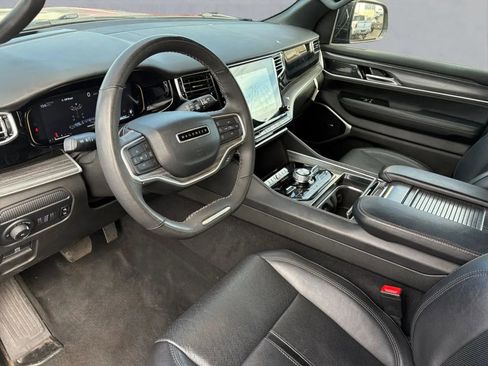 Used 2024 Jeep Wagoneer Series III w/ HD Trailer Tow Package image 13