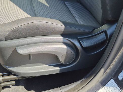Used 2025 Kia Soul LX w/ LX Technology Package FWD image 14
