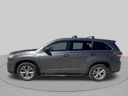 Used 2014 Toyota Highlander XLE AWD/4WD image 2