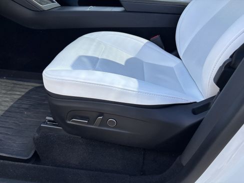 Used 2026 Tesla Model Y 2WD image 8