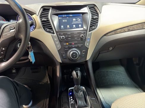 Used 2017 Hyundai Santa Fe SE image 13