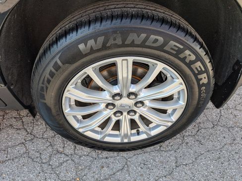 Used 2017 Cadillac XT5 FWD image 26