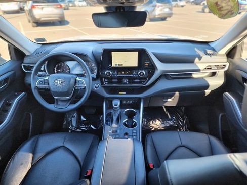 Used 2023 Toyota Highlander XLE image 30
