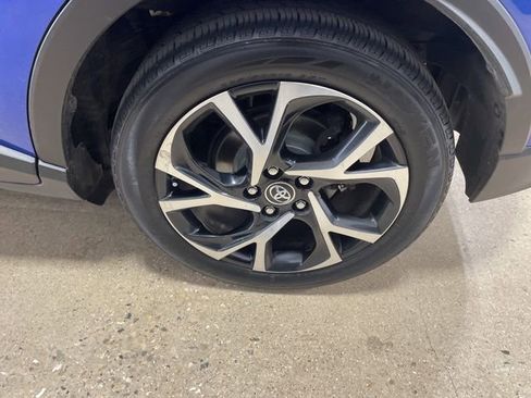 Used 2018 Toyota C-HR XLE image 36