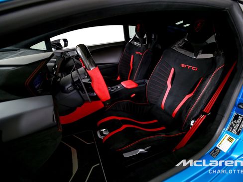 Used 2023 Lamborghini Huracan STO RWD image 11