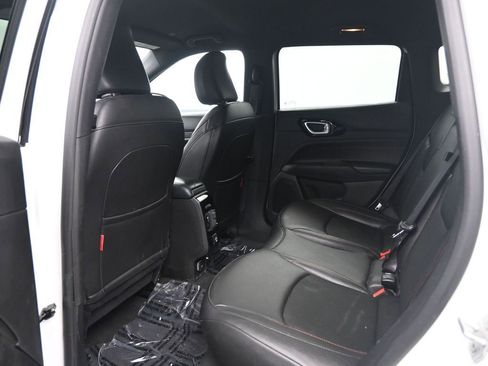 Used 2025 Jeep Compass Trailhawk image 27