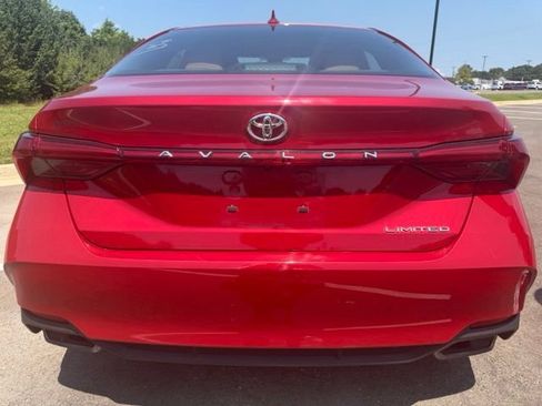 Used 2021 Toyota Avalon Limited FWD image 6