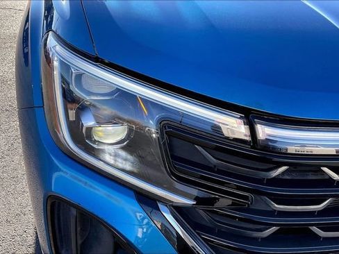 Used 2024 Volkswagen Atlas Cross Sport SE image 32