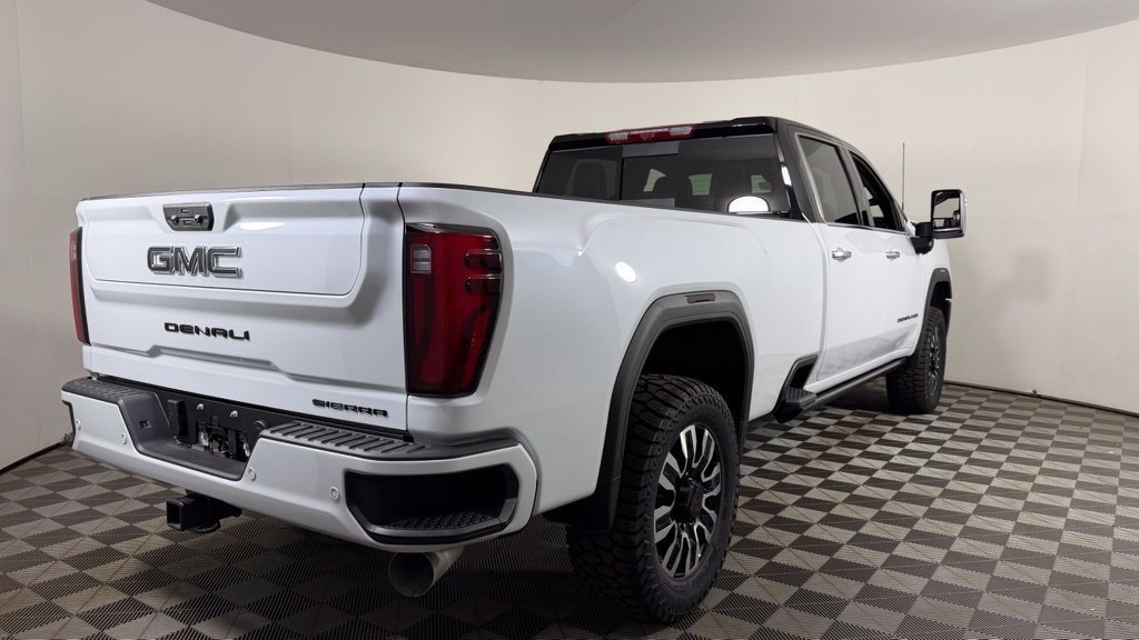 Used 2026 GMC Sierra 2500 Denali Ultimate w/ LPO, Black Badging Package AWD/4WD image 9