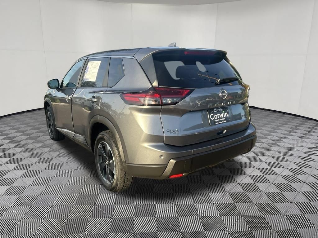 Used 2025 Nissan Rogue SV AWD/4WD image 5