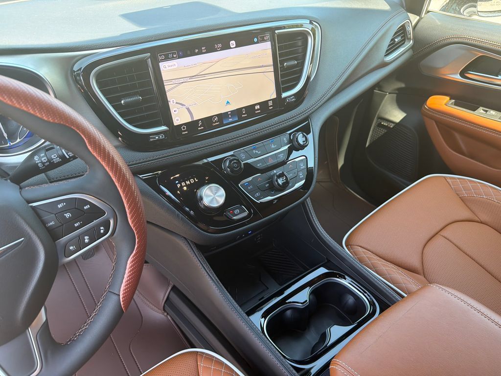Used 2026 Chrysler Pacifica Pinnacle FWD image 30