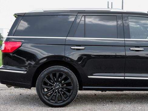 Used 2018 Lincoln Navigator Select AWD/4WD image 9
