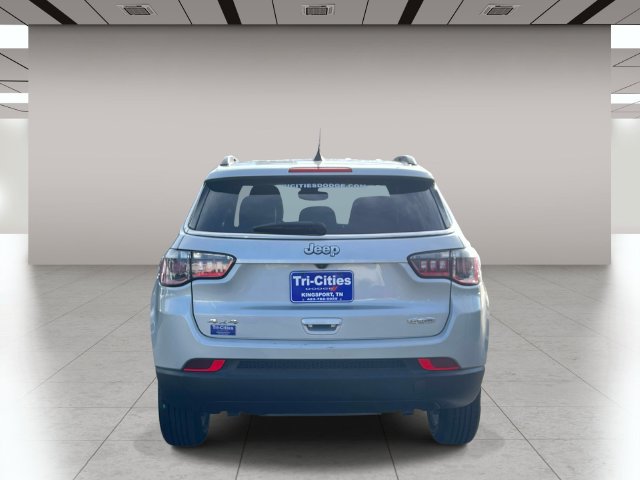 Used 2024 Jeep Compass Latitude AWD/4WD image 4