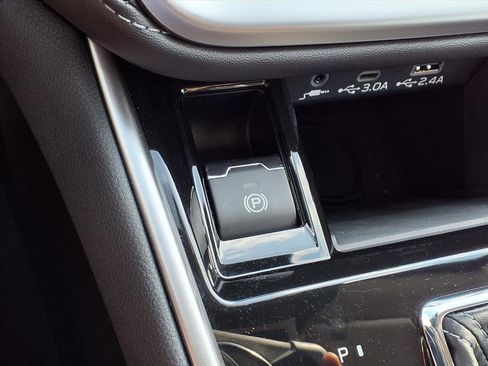 Certified 2025 Subaru Outback Premium image 17