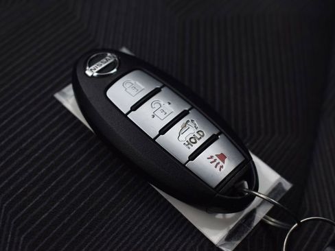 Used 2016 Nissan Rogue SV w/ SV Premium Package image 14