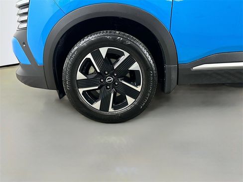 Used 2025 Nissan Kicks SR w/ Illumination Package image 8