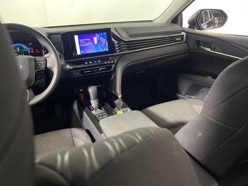 Used 2025 Toyota Camry LE FWD image 17