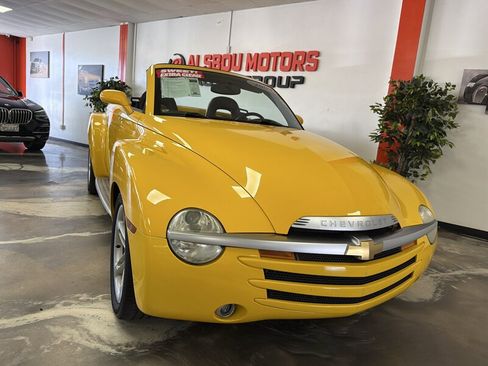 Used 2004 Chevrolet SSR w/ Preferred Equipment Group image 2