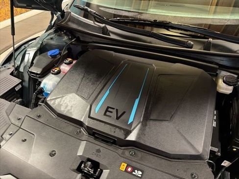 Used 2024 Hyundai Ioniq 5 SEL RWD image 18