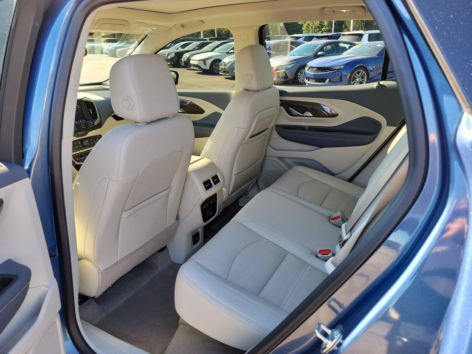 Used 2024 GMC Terrain Denali w/ Denali Premium Package AWD/4WD image 13