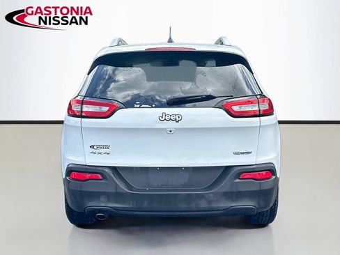 Used 2016 Jeep Cherokee Latitude w/ Cold Weather Group AWD/4WD image 7
