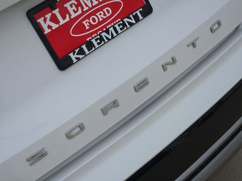 Used 2022 Kia Sorento S w/ Panoramic Sunroof Package FWD image 10