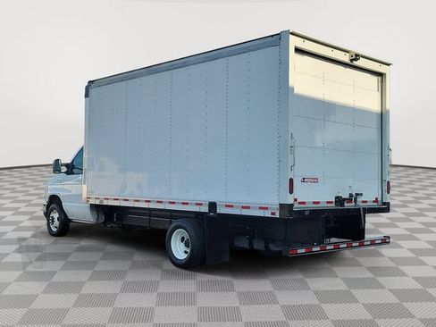 Certified 2024 Ford E-450 and Econoline 450 Super Duty w/ Driver's Safety Package RWD image 4