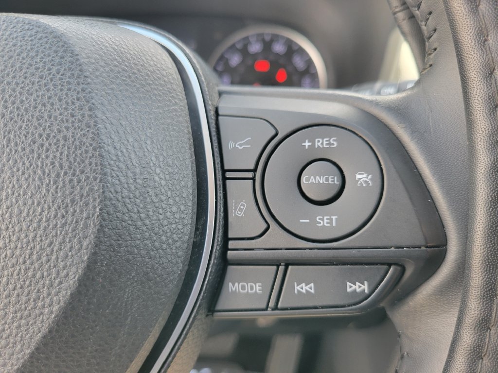 Used 2019 Toyota RAV4 XLE Premium FWD image 26
