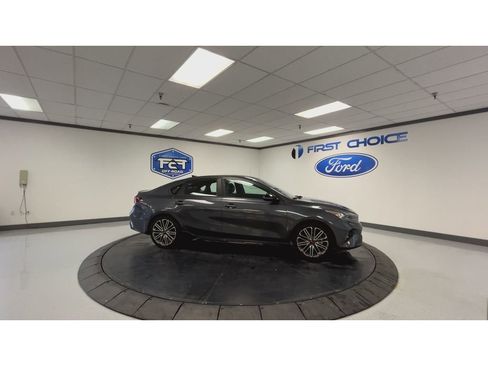 Used 2022 Kia Forte GT image 3