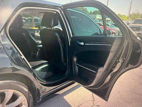 Used 2019 Chrysler 300 Limited RWD image 13