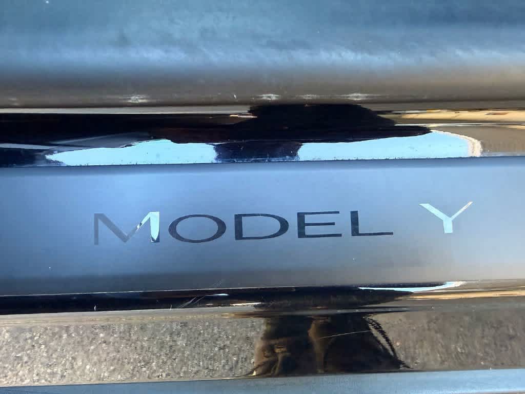 Used 2023 Tesla Model Y AWD image 7