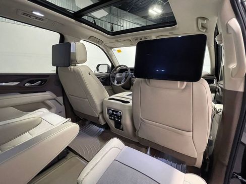 Used 2021 GMC Yukon Denali w/ Denali Premium Package image 32