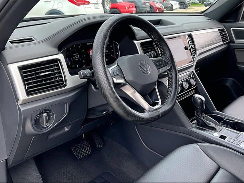 Used 2023 Volkswagen Atlas Cross Sport SE FWD image 16