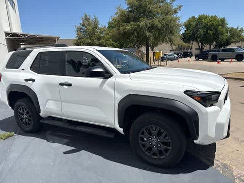 Certified 2025 Toyota 4Runner SR5 AWD/4WD image 2