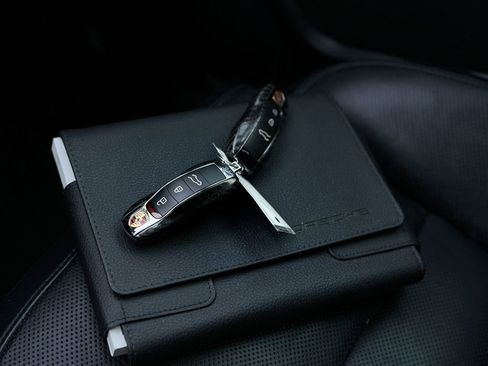 Used 2020 Porsche Macan Turbo image 37