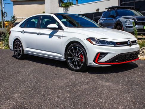 Used 2025 Volkswagen Jetta GLI Autobahn FWD image 3